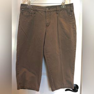 Faded Glory Capris 14